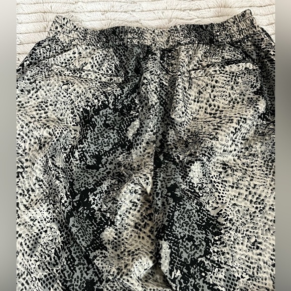 𝅺W118 by Walter Baker Drawstring Python Design Relax Fit Straight leg Pant Sz S - Picture 10 of 12